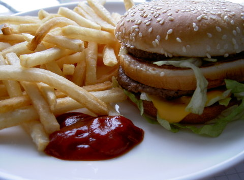 Fast-food ürünleri kansere davetiye çıkarıyor