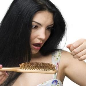 Kadınlarda saç dökülmesinin sebepleri nelerdir?